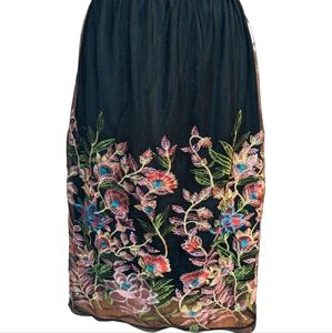 NWT Embroidered Mesh Overlay Skirt So Pretty Medium